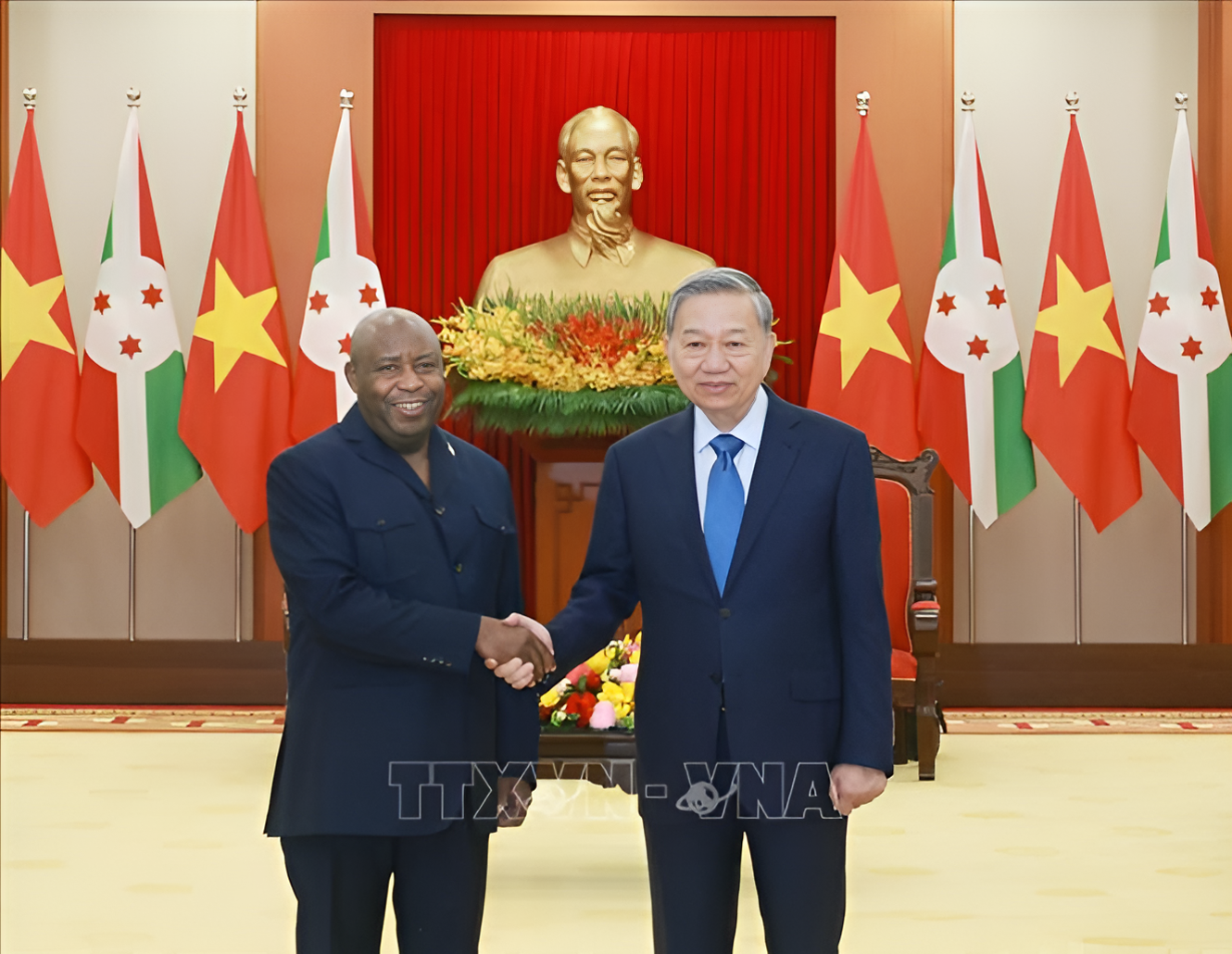 Tổng Bí thư Tô Lâm tiếp Tổng thống nước Cộng hòa Burundi Évariste Ndayishimiye, ngày 4/4/2025. Ảnh: Thống Nhất/TTXVN Tổng Bí thư Tô Lâm tiếp Tổng thống nước Cộng hòa Burundi Évariste Ndayishimiye, ngày 4/4/2025. Ảnh: Thống Nhất/TTXVN