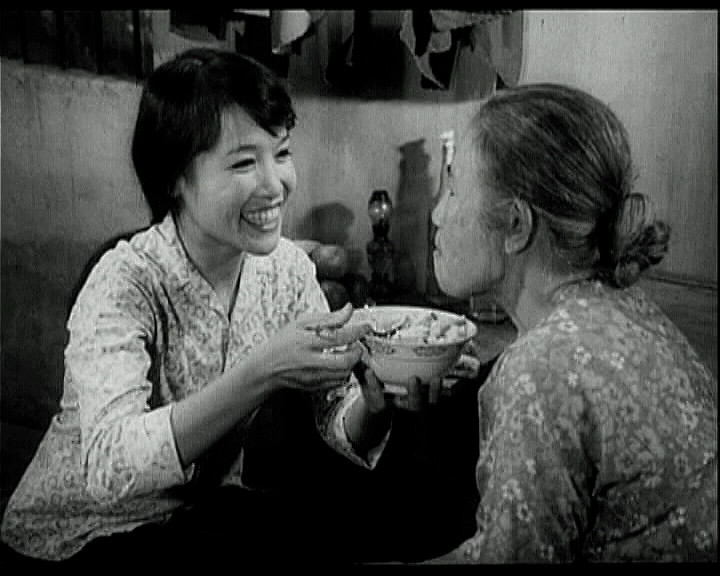 Vai diễn người ở đầu tiên trong Tướng về hưu trở thành vai diễn "đinh" trong sự nghiệp của diễn viên Tú Oanh. Vai diễn người ở đầu tiên trong Tướng về hưu trở thành vai diễn "đinh" trong sự nghiệp của diễn viên Tú Oanh.