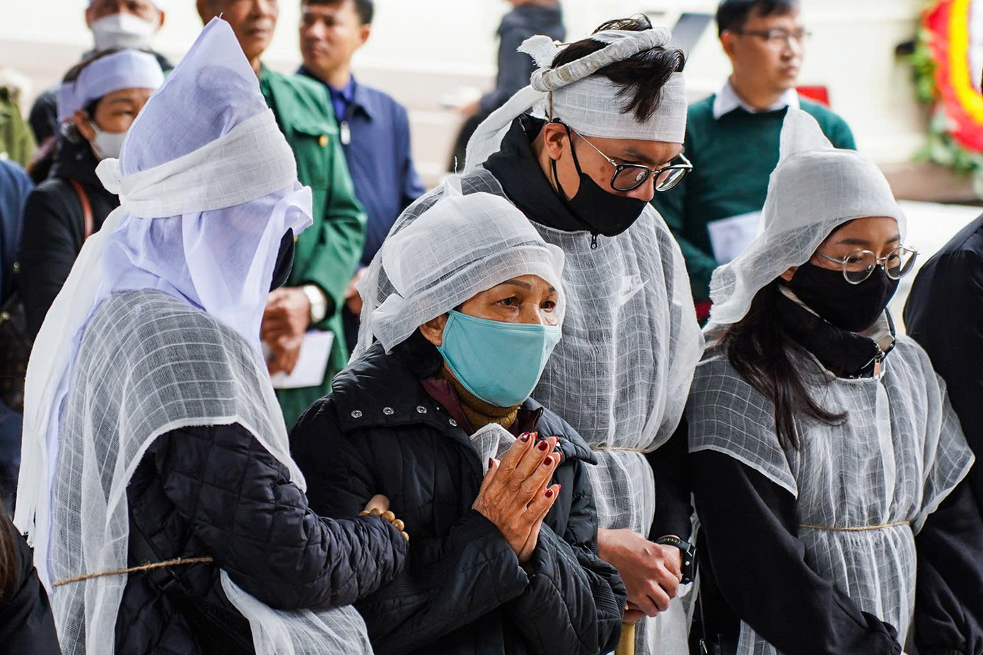 Lễ truy điệu và di quan được tổ chức vào 13h cùng ngày. Lễ truy điệu và di quan được tổ chức vào 13h cùng ngày.