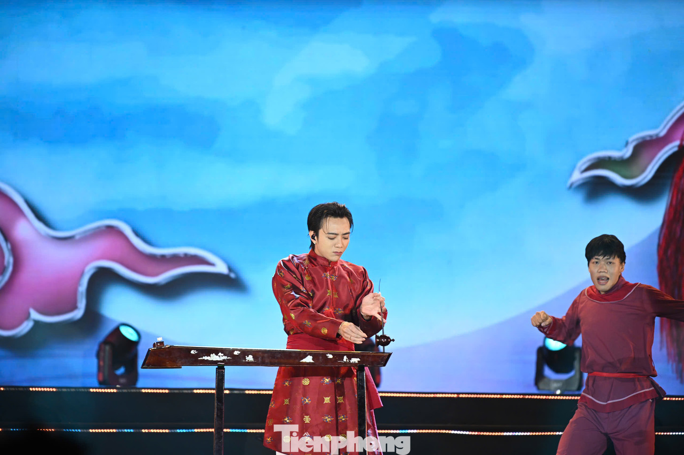 Một trong những tiết mục được chờ đón trong chương trình phải kể đến Trống cơm với sự thể hiện của Soobin Hoàng Sơn và Cường Seven. Đây được coi là ca khúc thành công nhất và được diễn lại nhiều nhất sau chương trình Anh trai vượt ngàn chông gai.