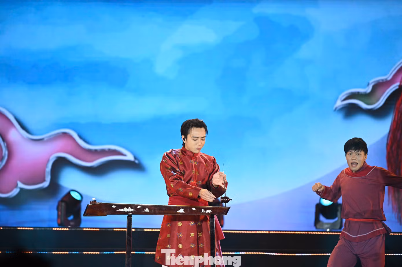 Một trong những tiết mục được chờ đón trong chương trình phải kể đến Trống cơm với sự thể hiện của Soobin Hoàng Sơn và Cường Seven. Đây được coi là ca khúc thành công nhất và được diễn lại nhiều nhất sau chương trình Anh trai vượt ngàn chông gai.