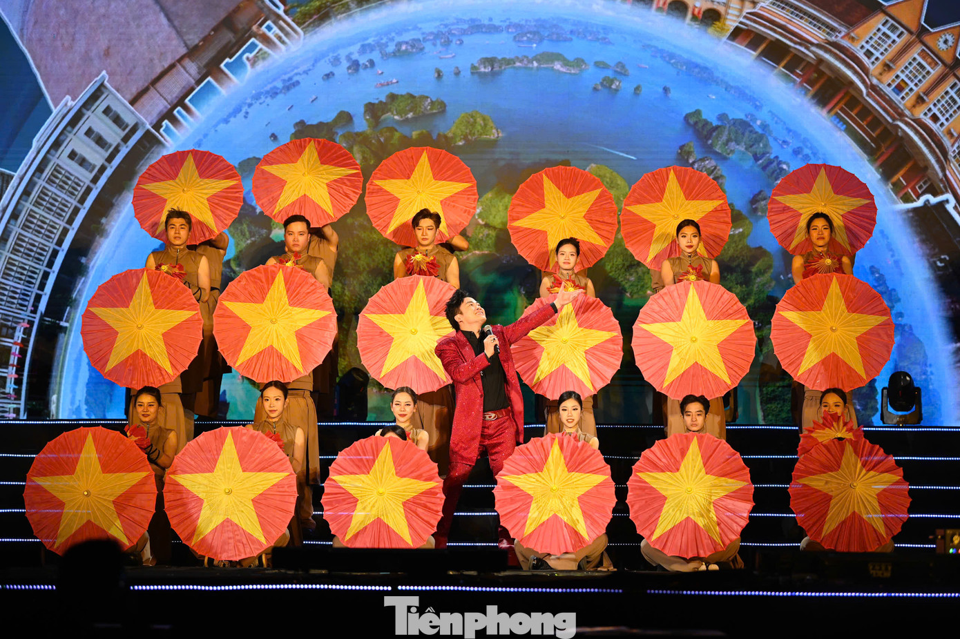 Không chỉ là chương trình nghệ thuật, Những mùa xuân rực rỡ còn là cầu nối cảm xúc, lan tỏa thông điệp về một mùa xuân an lành, hạnh phúc và thịnh vượng - biểu tượng của khát vọng vươn mình mạnh mẽ của dân tộc Việt Nam trong kỷ nguyên mới.