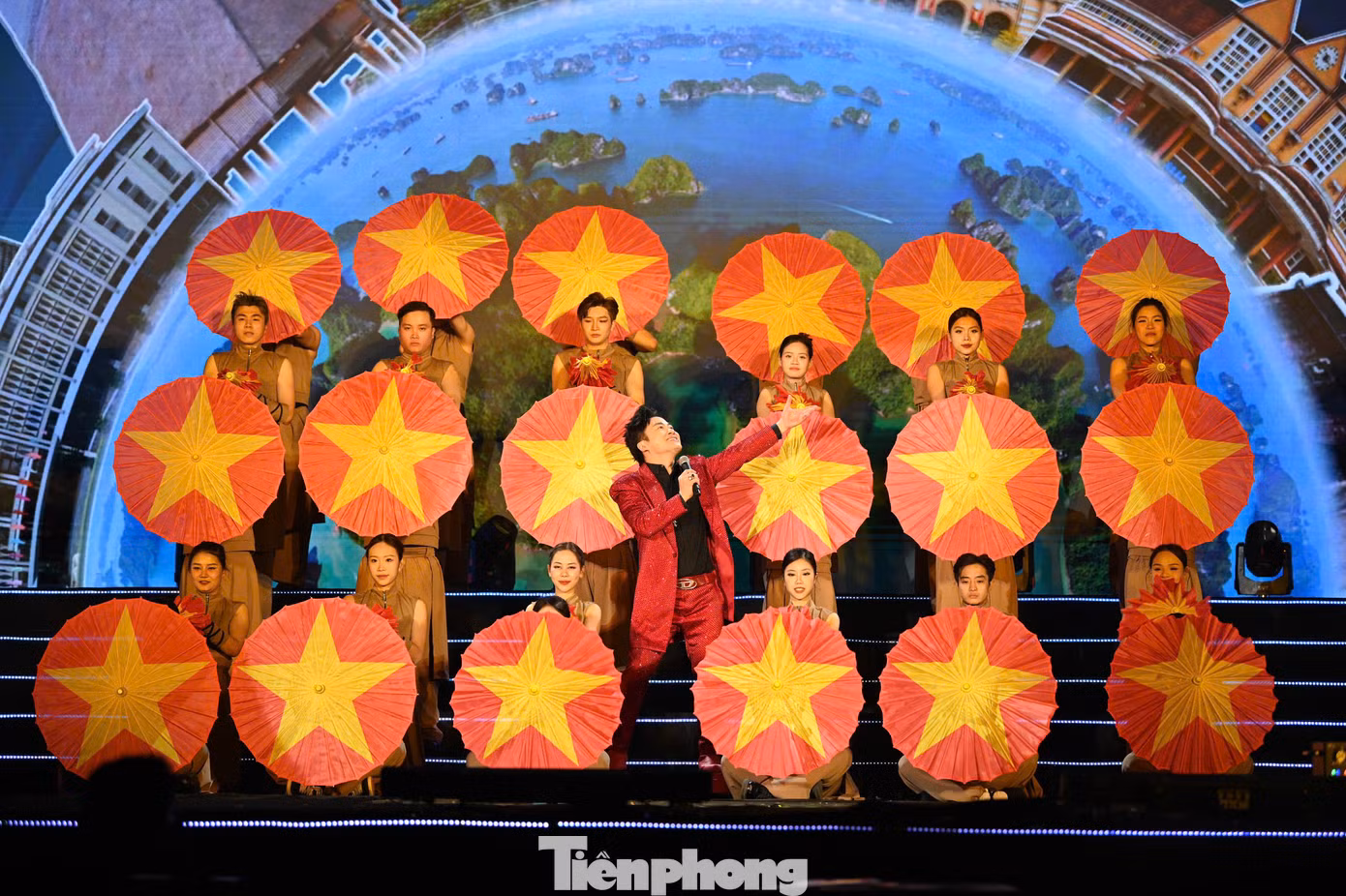 Không chỉ là chương trình nghệ thuật, Những mùa xuân rực rỡ còn là cầu nối cảm xúc, lan tỏa thông điệp về một mùa xuân an lành, hạnh phúc và thịnh vượng - biểu tượng của khát vọng vươn mình mạnh mẽ của dân tộc Việt Nam trong kỷ nguyên mới.
