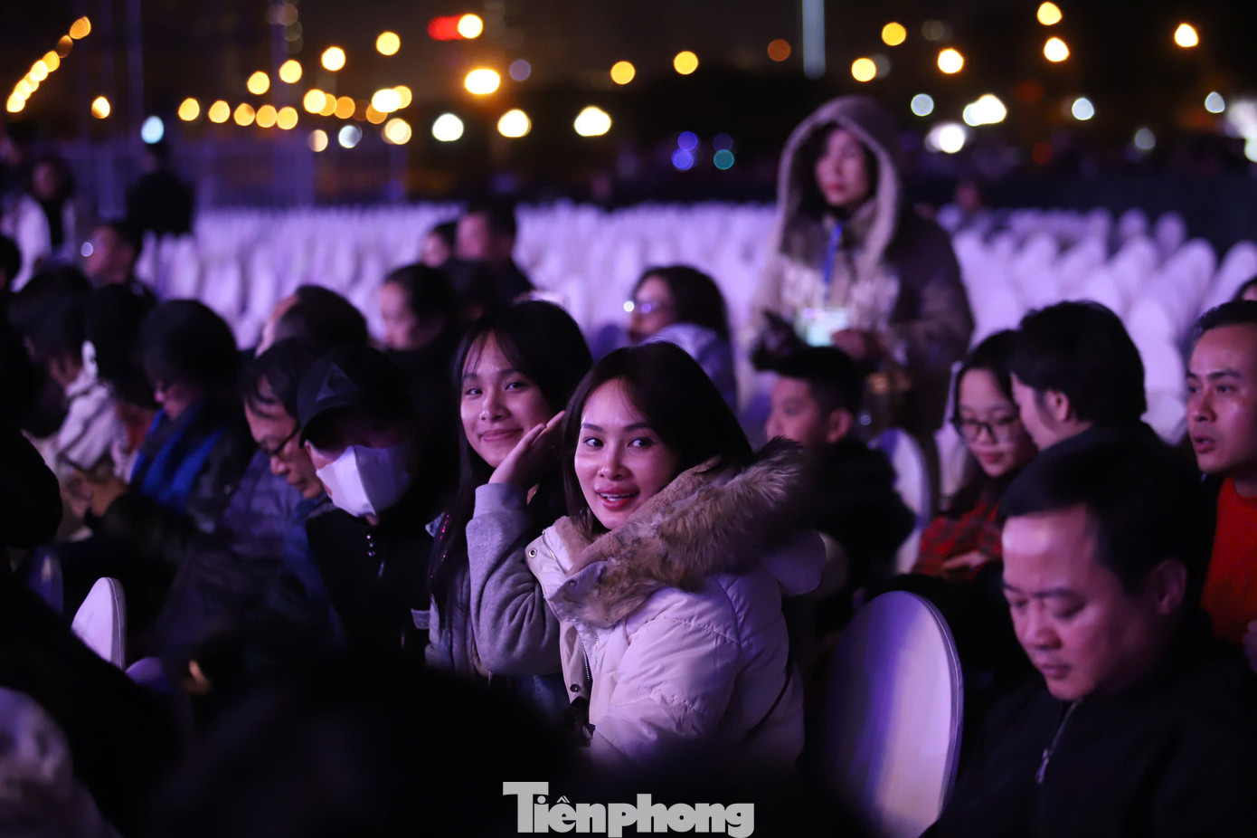 Dù không có những màn trình diễn drone hoành tráng, đẹp mắt, người dân Thủ đô vẫn thấy thỏa mãn với tiết mục được dàn dựng công phu trong chương trình.