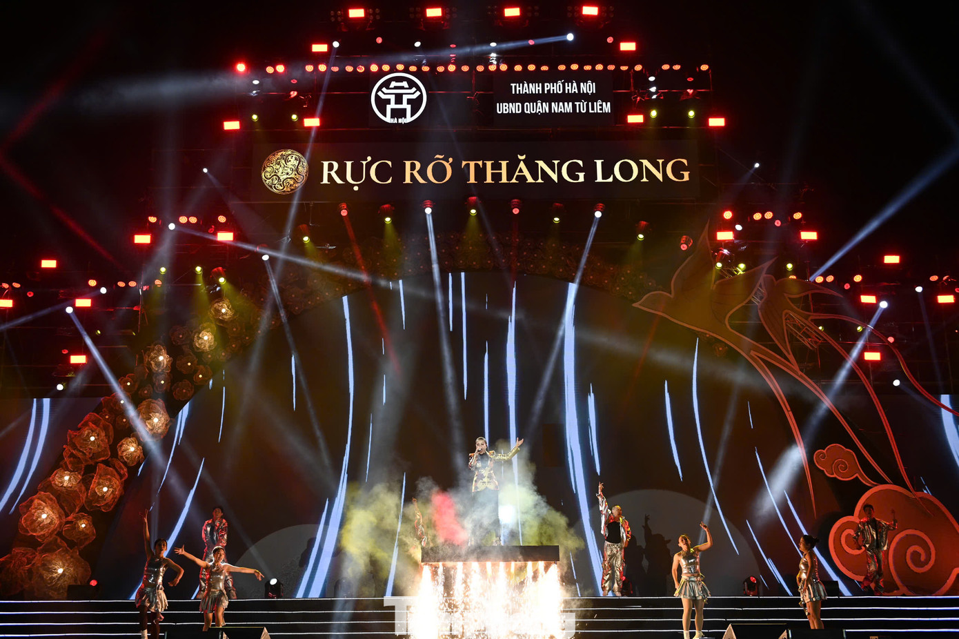 Chương trình không trình diễn drone hỏa thuật mà vào thời khắc giao thừa diễn ra màn trình diễn pháo hoa nghệ thuật tầm cao kết hợp tầm thấp đón chào năm mới.