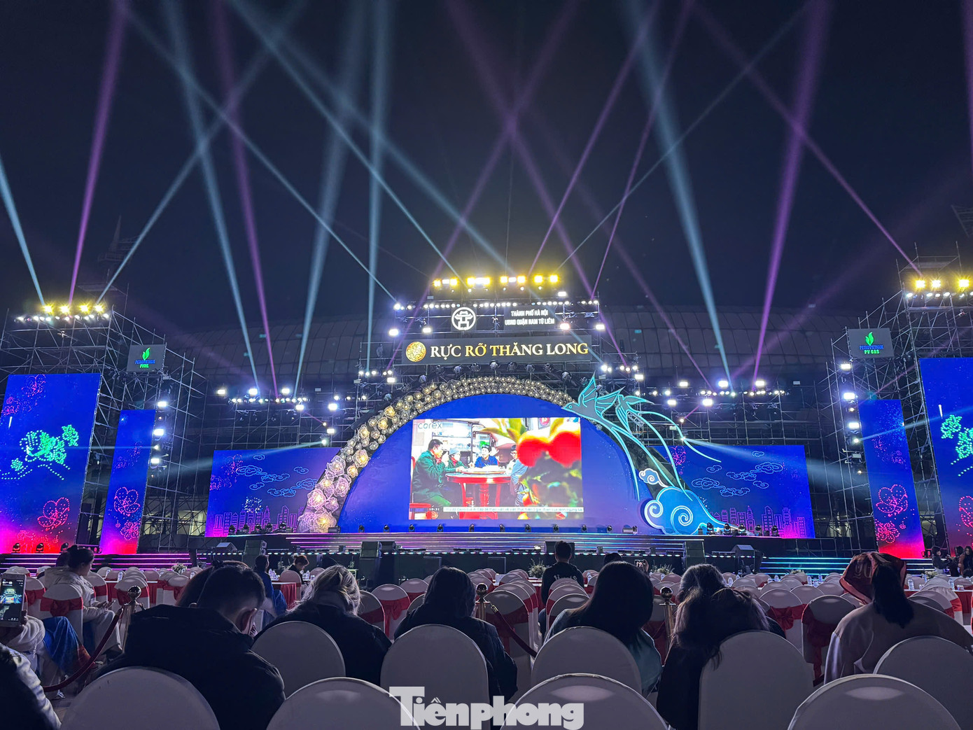 Lễ hội ánh sáng quốc tế Hà Nội Rực rỡ Thăng Long do UBND TP. Hà Nội chỉ đạo, UBND Quận Nam Từ Liêm chủ trì thực hiện. Sự kiện diễn ra vào đêm Giao thừa (ngày 28/1) tại khu vực quảng trường Mỹ Đình, sân vận động quốc gia Mỹ Đình. Đêm tổng duyệt trình diễn drone được tổ chức vào tối 26/1 (ngày 27 tháng Chạp âm lịch).