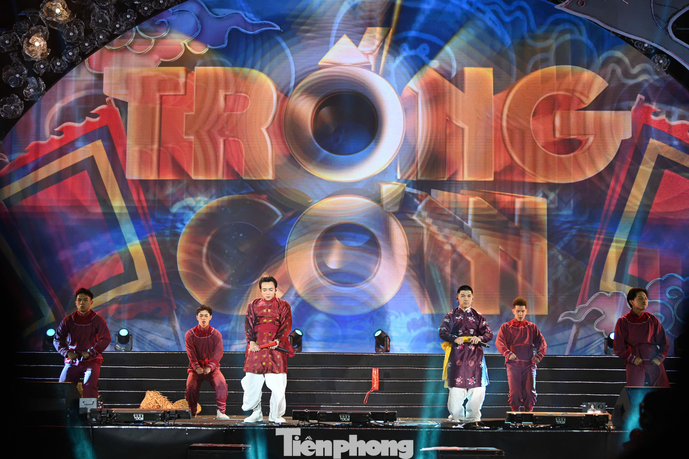 Một trong những tiết mục được chờ đón trong chương trình phải kể đến Trống cơm với sự thể hiện của Soobin Hoàng Sơn và Cường Seven. Đây được coi là ca khúc thành công nhất và được diễn lại nhiều nhất sau chương trình Anh trai vượt ngàn chông gai.