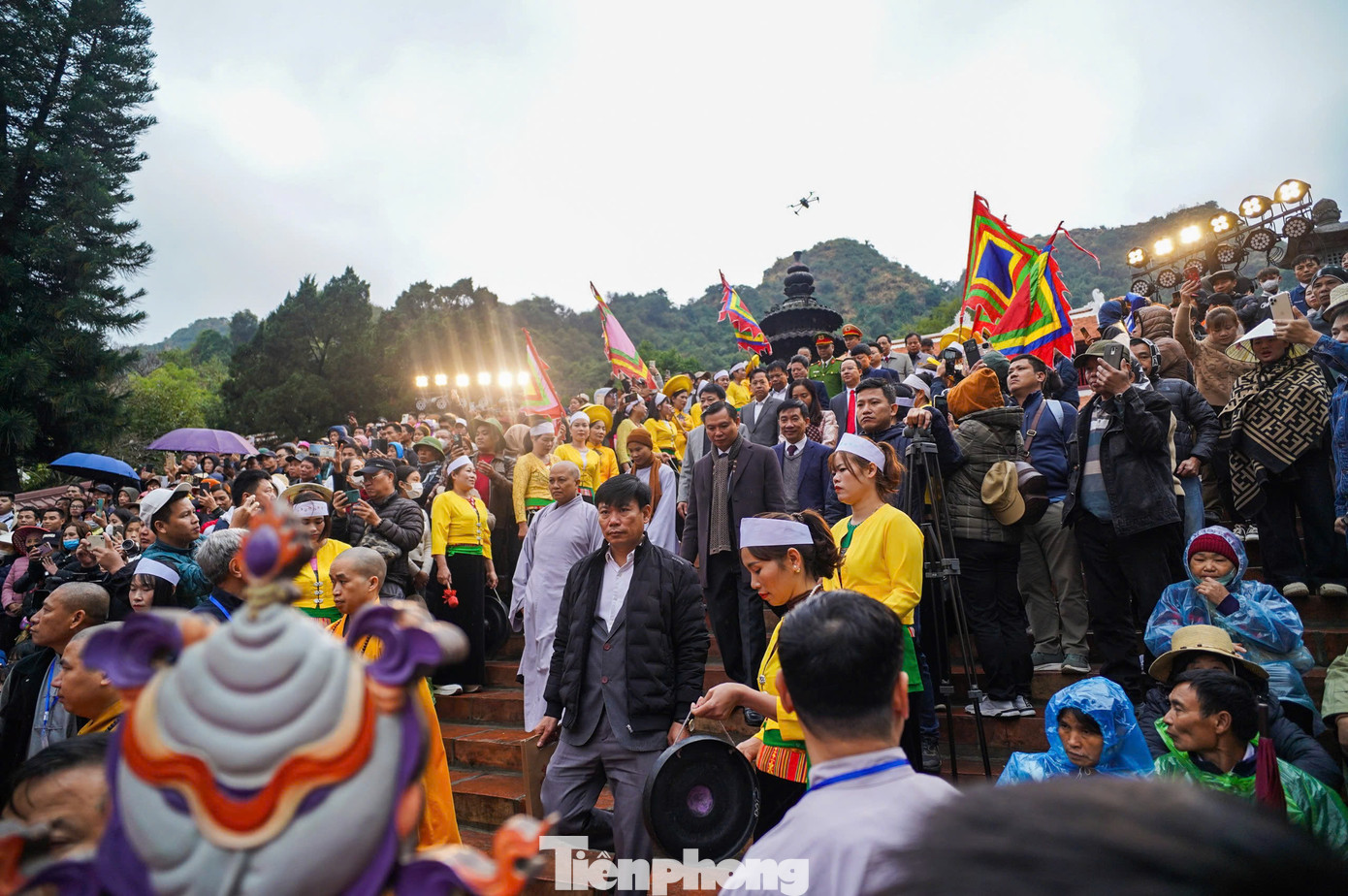 Đại diện BTC lễ hội chùa Hương nhấn mạnh lễ hội là sự kết nối giữa di sản văn hóa vật thể và văn hóa phi vật thể, cầu nối giữa hiện tại quá khứ và tương lai. Đồng thời, lễ hội cũng là một phần không thể thiếu trong đời sống tâm linh sinh hoạt văn hóa cộng đồng của người dân, du khách, phật tử thập phương.