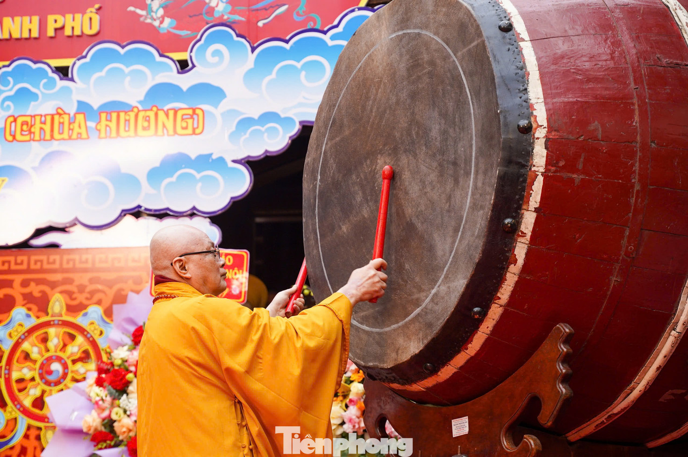 Có thể nói, lễ hội chùa Hương là một trong những lễ hội đặc sắc, với nét văn hóa độc đáo truyền thống, một sản phẩm văn hóa - du lịch tâm linh được tổ chức khai mạc vào Mùng 6 tháng Giêng hàng năm.