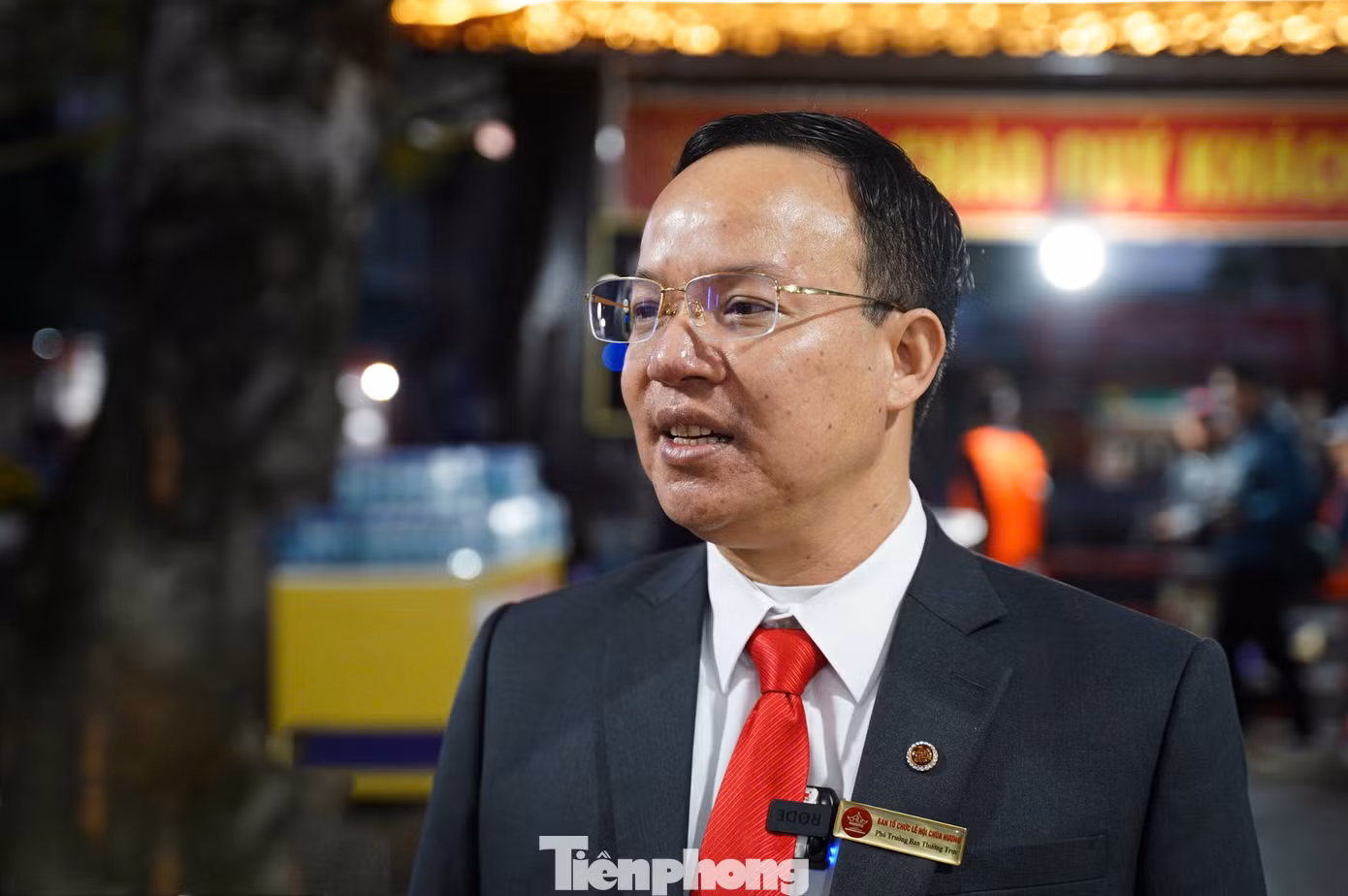 Đại diện BQL Khu di tích và thắng cảnh Hương Sơn cho biết lượng khách đến chùa Hương năm 2025 duy trì như mọi năm. Lượng khách trong ngày khai hội có thể giảm do rơi vào ngày đầu tiên người dân đi làm trở lại. "Lượng khách sẽ giảm so với hai ngày cuối tuần, tuy nhiên lượng khách vẫn xấp xỉ 2 vạn du khách. Từ Mùng 2 Tết đến Mùng 5 Tết, chúng tôi đã đón khoảng 10 vạn du khách. Dự kiến những ngày tiếp theo lượng khách vẫn tăng lên khi công tác đón khách của chúng tôi ngày càng tốt hơn", ông Bùi Văn Triều nêu.