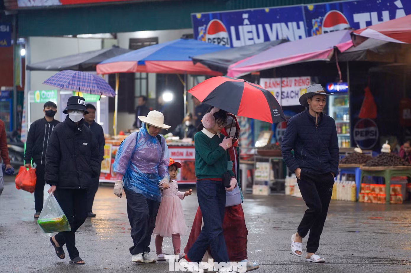 Ông Bùi Văn Triều - Trưởng BQL Khu di tích và thắng cảnh Hương Sơn (huyện Mỹ Đức, Hà Nội) - khẳng định lễ hội năm nay có nhiều đổi mới so với năm trước. “Trong công tác quản lý, BQL đã tích hợp vé tham quan thắng cảnh vào vé xuồng đò để thuận lợi hơn cho du khách”, ông Bùi Văn Triều nêu.