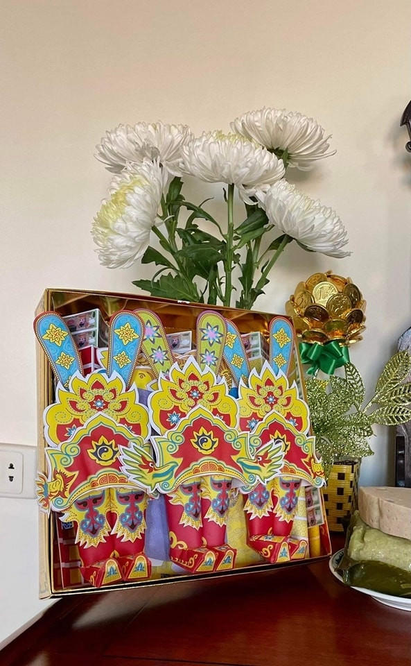 Ngoài ra, vàng mã mini cũng được nhiều gia đình lựa chọn. Với nhiều gia đình việc chọn vàng mã mini vừa phù hợp với không gian nhà nhỏ vẫn thể hiện sự thành tâm lại không gây ô nhiễm môi trường.