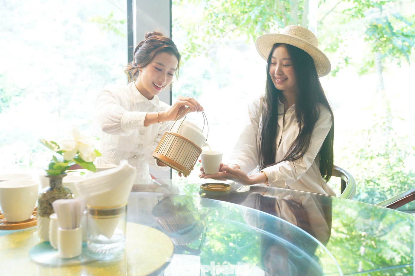 Người đẹp Giáng My, Ngọc Mai hào hứng trải nghiệm dịch vụ, check-in tại khuôn viên Minawa Kênh Gà Resort &amp; Spa Ninh Bình.