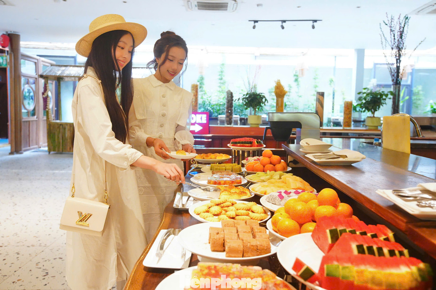 Người đẹp Giáng My, Ngọc Mai hào hứng trải nghiệm dịch vụ, check-in tại khuôn viên Minawa Kênh Gà Resort &amp; Spa Ninh Bình.