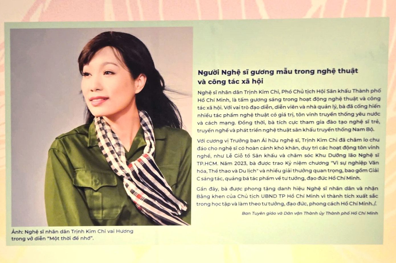 NSND Trịnh Kim Chi là một trong 135 tấm gương bình dị mà cao quý được vinh danh trong triển lãm. NSND Trịnh Kim Chi là một trong 135 tấm gương bình dị mà cao quý được vinh danh trong triển lãm.