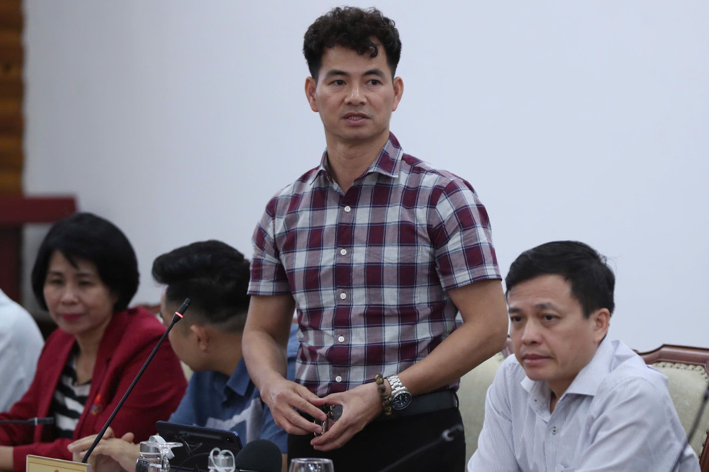 NSND Xuân Bắc - Cục trưởng Cục Nghệ thuật biểu diễn - phát biểu tại họp báo thường kỳ của Bộ VHTTDL. Ảnh: Trần Huấn.