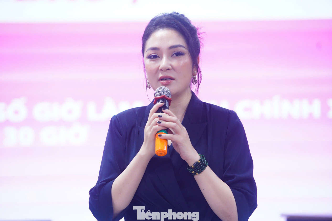 Để tạo thế chủ động khi tranh biện, Nguyễn Thị Huyền cho rằng các thí sinh cần tránh việc cầm giấy đọc. Nếu chỉ cầm máy hoặc giấy đọc, các thí sinh sẽ như chiếc máy đọc và trở nên yếu thế trước người đối diện.