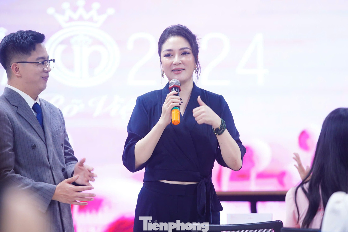 Ngoài ra, Hoa hậu Nguyễn Thị Huyền cho rằng khi đưa ra luận điểm để tranh biện, hùng biện cần sử dụng cả luận cứ và dẫn chứng nhằm tăng độ thuyết phục. "Các bạn không thể chỉ nói về quan điểm của mình bởi đó là góc nhìn cá nhân. Vì vậy, cần đưa ra các luận cứ, dẫn chứng để đối phương thấy góc nhìn của mình có căn cứ", Hoa hậu Nguyễn Thị Huyền nói.