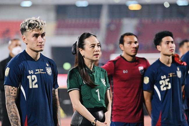 Madam Pang và đội tuyển Thái Lan.