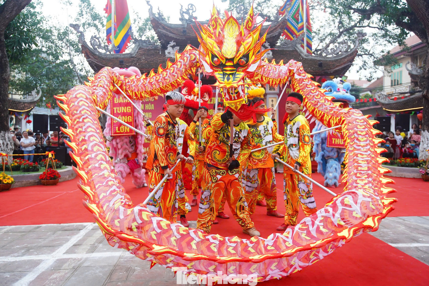 Lễ hội là dịp để tri ân công đức của Đức thánh Bạch Hạc Tam Giang (tức Đào Trường), vị tướng giỏi của Hùng Duệ Vương đã có công hai lần đánh thắng giặc phương Bắc sang xâm lược.