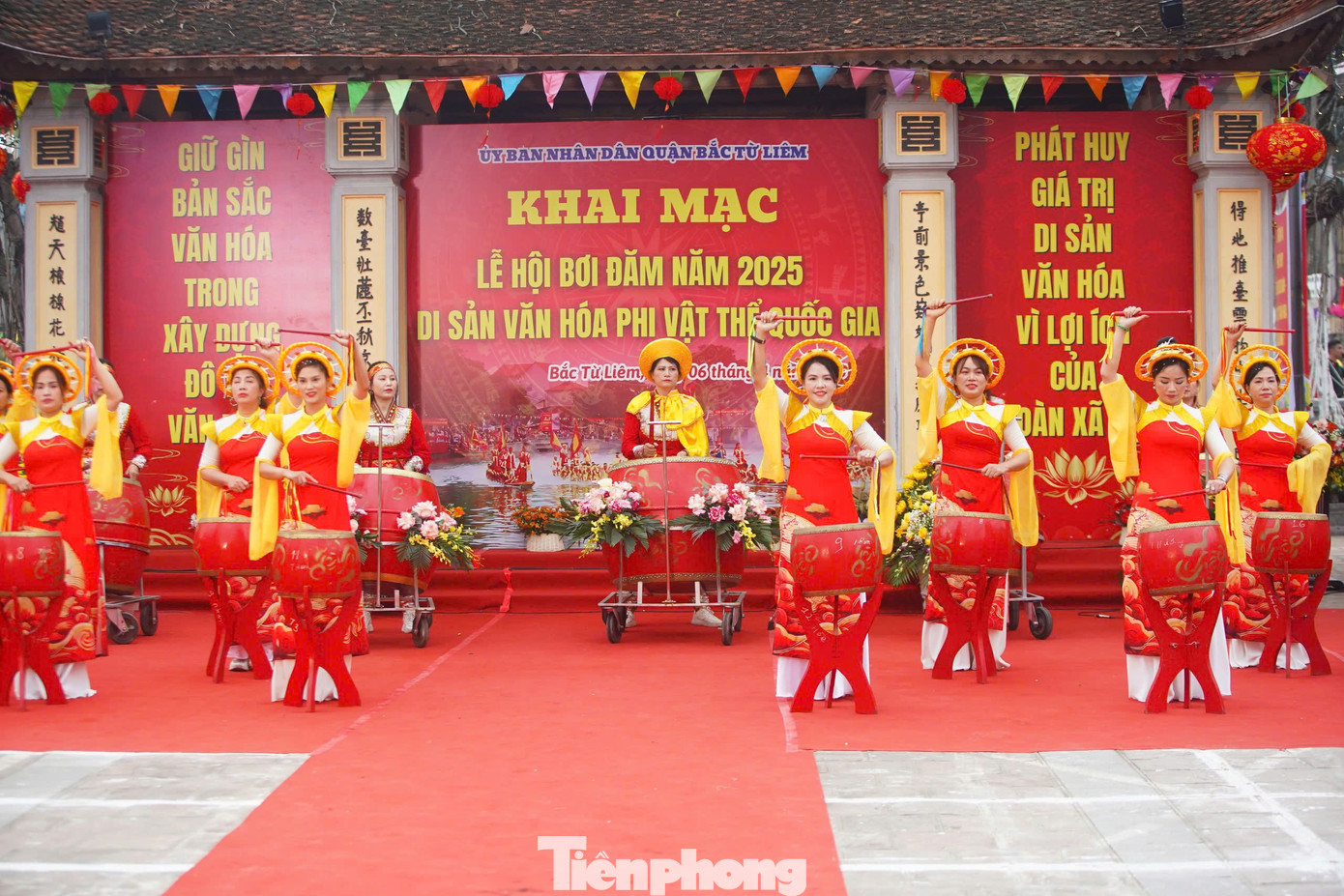 Chiều 6/4, lễ khai mạc lễ hội bơi Đăm năm 2025 được tổ chức tại đình Đăm, phường Tây Tựu, quận Bắc Từ Liêm. Năm nay lễ hội kéo dài trong 3 ngày, từ 6-8/4. Lễ hội bơi Đăm là một trong ba lễ hội của quận Bắc Từ Liêm được công nhận là Di sản văn hóa phi vật thể cấp quốc gia.