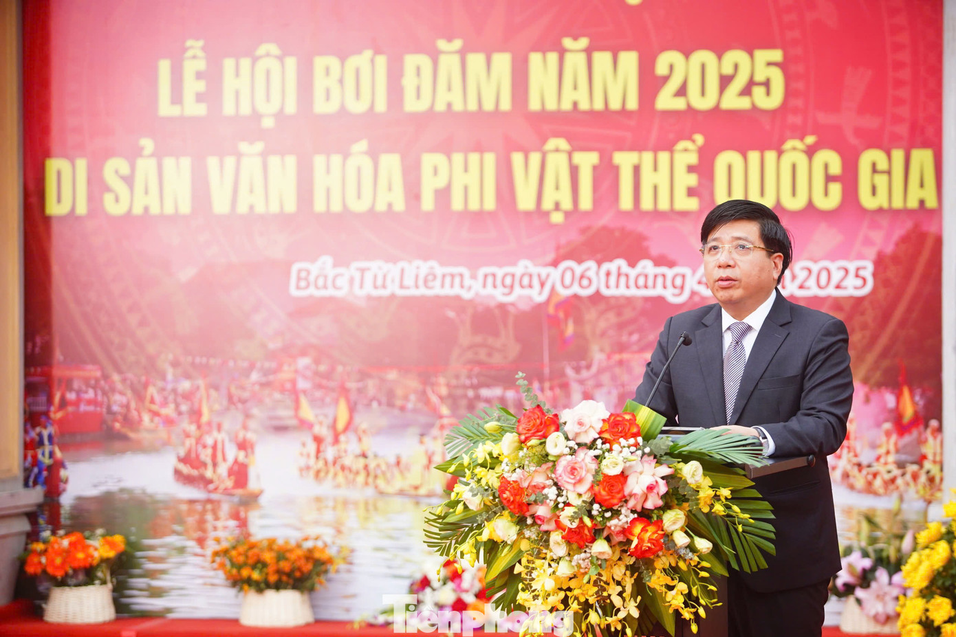 Phát biểu tại buổi lễ, Chủ tịch UBND quận Bắc Từ Liêm Nguyễn Hữu Tuyên đề nghị chính quyền phường Tây Tựu, các phòng, ban chuyên môn của quận quan tâm xây dựng các sản phẩm văn hóa đặc sắc, tour tham quan gắn liền với di sản văn hóa trên địa bàn, chú trọng xây dựng các giải pháp về ứng dụng công nghệ thông tin, chuyển đổi số, phát triển thị trường, xúc tiến, quảng bá, liên kết, hợp tác và xây dựng chuỗi giá trị di sản… để phát triển ngành công nghiệp văn hóa của địa phương.