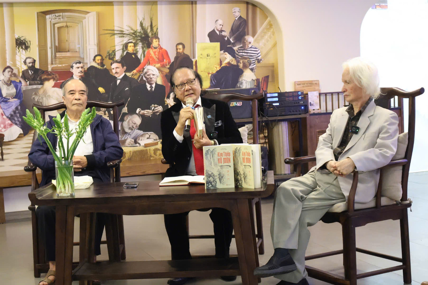 PGS.TS Đỗ Lệnh Hùng Tú - Chủ tịch Hội Điện ảnh Việt Nam - chia sẻ về khó khăn khi làm phim lịch sử. PGS.TS Đỗ Lệnh Hùng Tú - Chủ tịch Hội Điện ảnh Việt Nam - chia sẻ về khó khăn khi làm phim lịch sử.