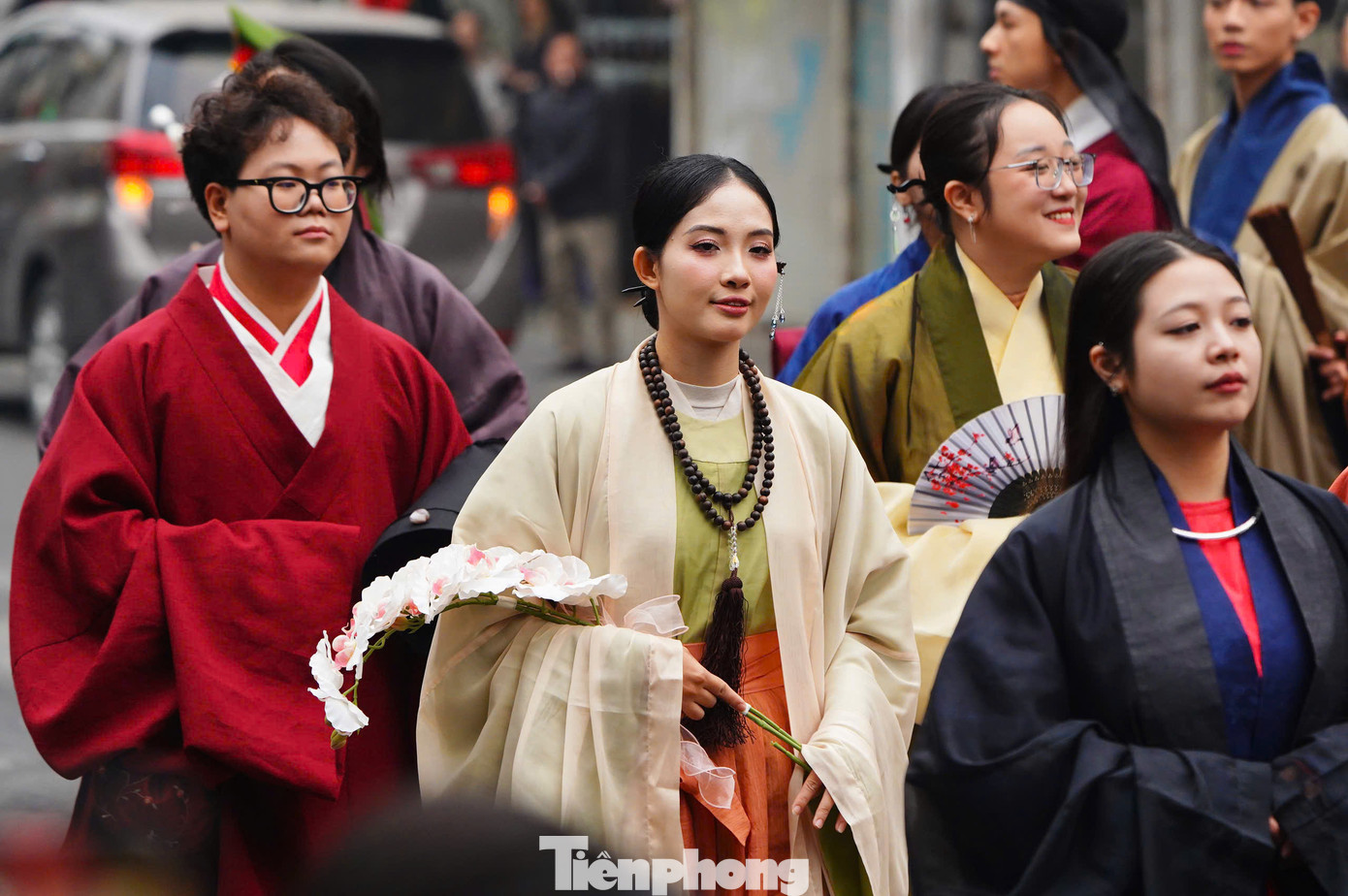 Nhiều bạn trẻ bày tỏ niềm vui hạnh phúc khi được tham dự buổi diễu hành đầy ý nghĩa này. "Tất cả những người tham gia buổi lễ này đều là những người yêu, muốn tôn vinh Việt phục", bạn Nguyễn Đỗ Linh Ngọc, Đại học Thương mại chia sẻ.