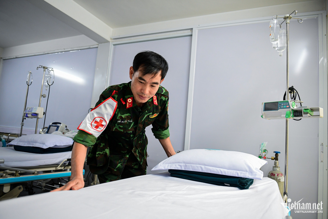 Với nguyên tắc "chuyên sâu tại chỗ", lực lượng quân y không chỉ phản ứng nhanh, mà còn xử lý chuyên môn cao trong điều kiện dã chiến, đòi hỏi sự chuẩn bị bài bản và tinh thần chiến đấu như trên chiến trường thực thụ.