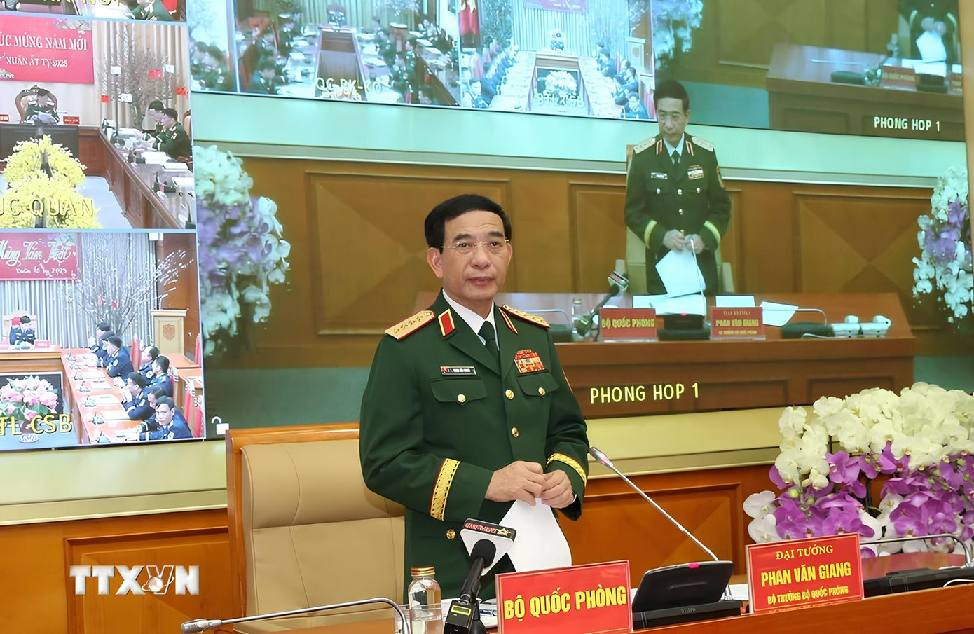 Đại tướng Phan Văn Giang chủ trì hội nghị. (Ảnh: Hồng Pha/TTXVN phát). Đại tướng Phan Văn Giang chủ trì hội nghị. (Ảnh: Hồng Pha/TTXVN phát).