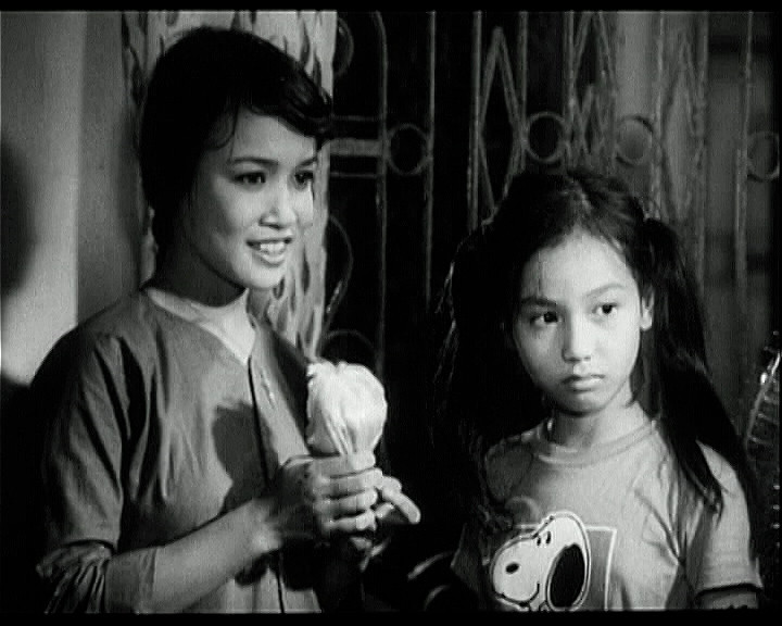 Vai diễn người ở đầu tiên trong Tướng về hưu trở thành vai diễn "đinh" trong sự nghiệp của diễn viên Tú Oanh. Vai diễn người ở đầu tiên trong Tướng về hưu trở thành vai diễn "đinh" trong sự nghiệp của diễn viên Tú Oanh.