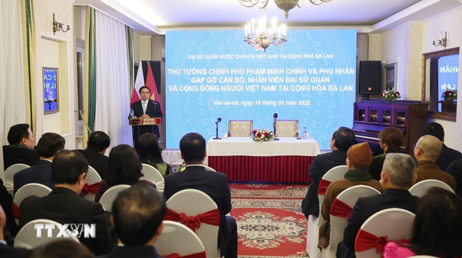 Thủ tướng Phạm Minh Chính phát biểu tại cuộc gặp cán bộ, nhân viên Đại sứ quán và cộng đồng người Việt Nam tại Cộng hòa Ba Lan. (Ảnh: Dương Giang/TTXVN). Thủ tướng Phạm Minh Chính phát biểu tại cuộc gặp cán bộ, nhân viên Đại sứ quán và cộng đồng người Việt Nam tại Cộng hòa Ba Lan. (Ảnh: Dương Giang/TTXVN).