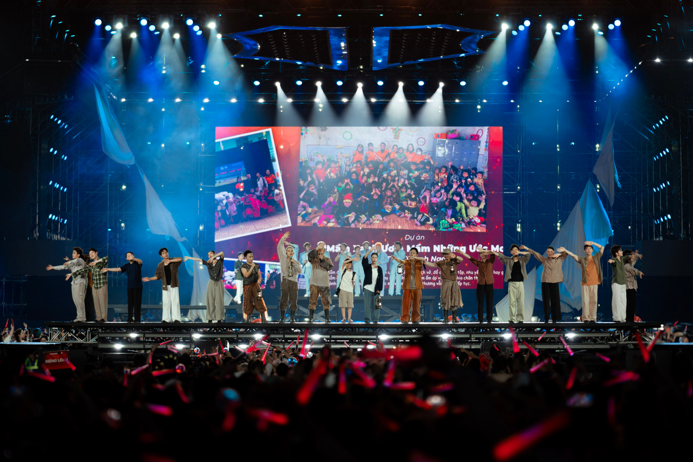 Ngoài ra, concert Anh trai vượt ngàn chông gai concert day 5 đã tôn vinh những hành động tử tế tạo ra giá trị cao đẹp xuất phát từ cộng động người hâm mộ (hay còn gọi là cộng đồng Gai con) đã thực hiện trong dự án Gai Nét. Chỉ trong vòng 10 ngày, BTC đã nhận được hơn 3.000 câu chuyện tử tế gửi về - con số cho thấy sự tử tế luôn hiện diện, lặng thầm nhưng mạnh mẽ của người hâm mộ chương trình và 33 anh tài. Tại sân khấu concert, Jun Phạm tự hào nhờ sự tử tế cộng đồng Gai con cùng sự chung sức từ Quỹ Nhịp tim Việt Nam đã quyên góp được 140 quả tim.