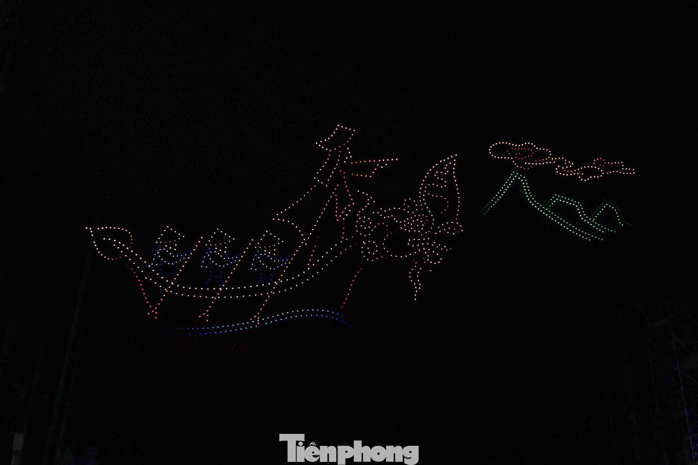 Trước đó, ban tổ chức cho biết tại buổi tổng duyệt chương trình sẽ có giám khảo xét duyệt kỷ lục Guinness thế giới.