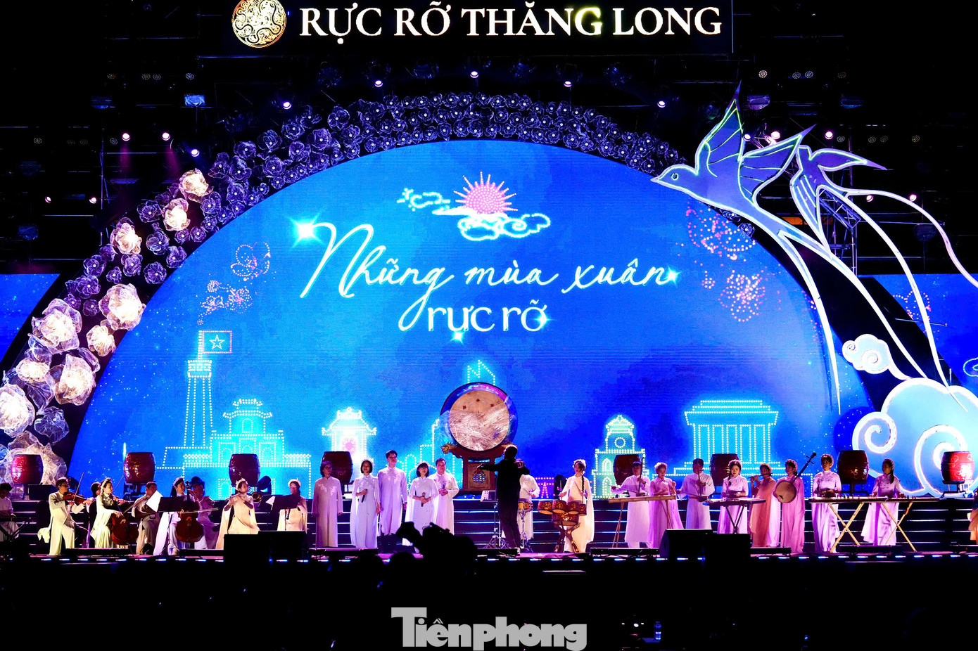 Tâm điểm của sự kiện chính là màn trình diễn của drone cùng 4.050 hỏa thuật. Đây là màn trình diễn thiết bị bay không người lái hiện đại nhất kết hợp giữa công nghệ ánh sáng và pháo sáng nghệ thuật và các hiệu ứng đặc biệt.