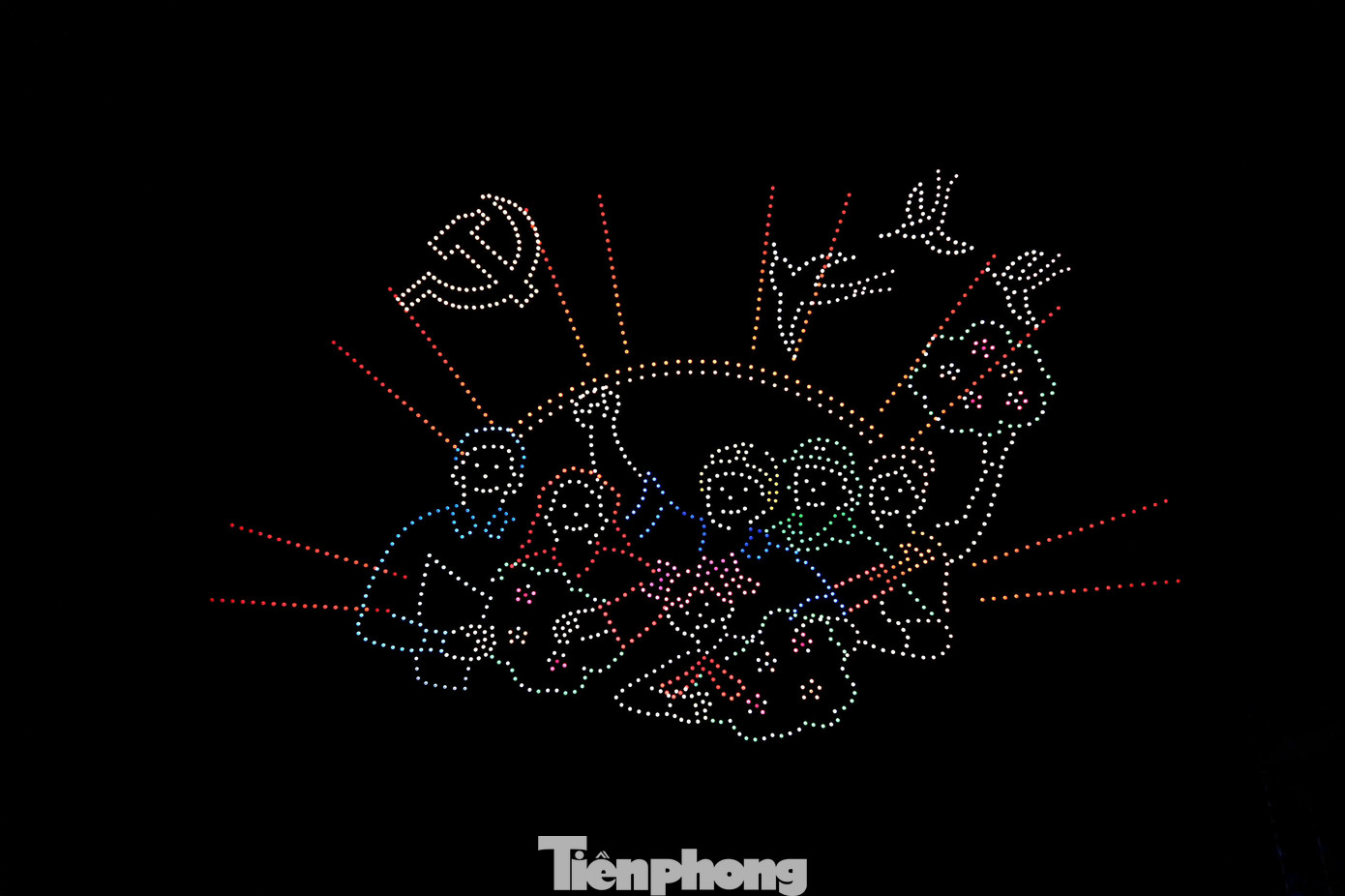 Sự kiện được giới thiệu là màn trình diễn đặc sắc của 2025 drone hỏa thuật thắp sáng bầu trời Thủ đô. Đây là loại hình trình diễn thiết bị bay không người lái hiện đại, kết hợp giữa trình diễn công nghệ ánh sáng (drone light) và pháo sáng nghệ thuật với các hiệu ứng đặc biệt như nhấp nháy, thác nước, phun sáng...