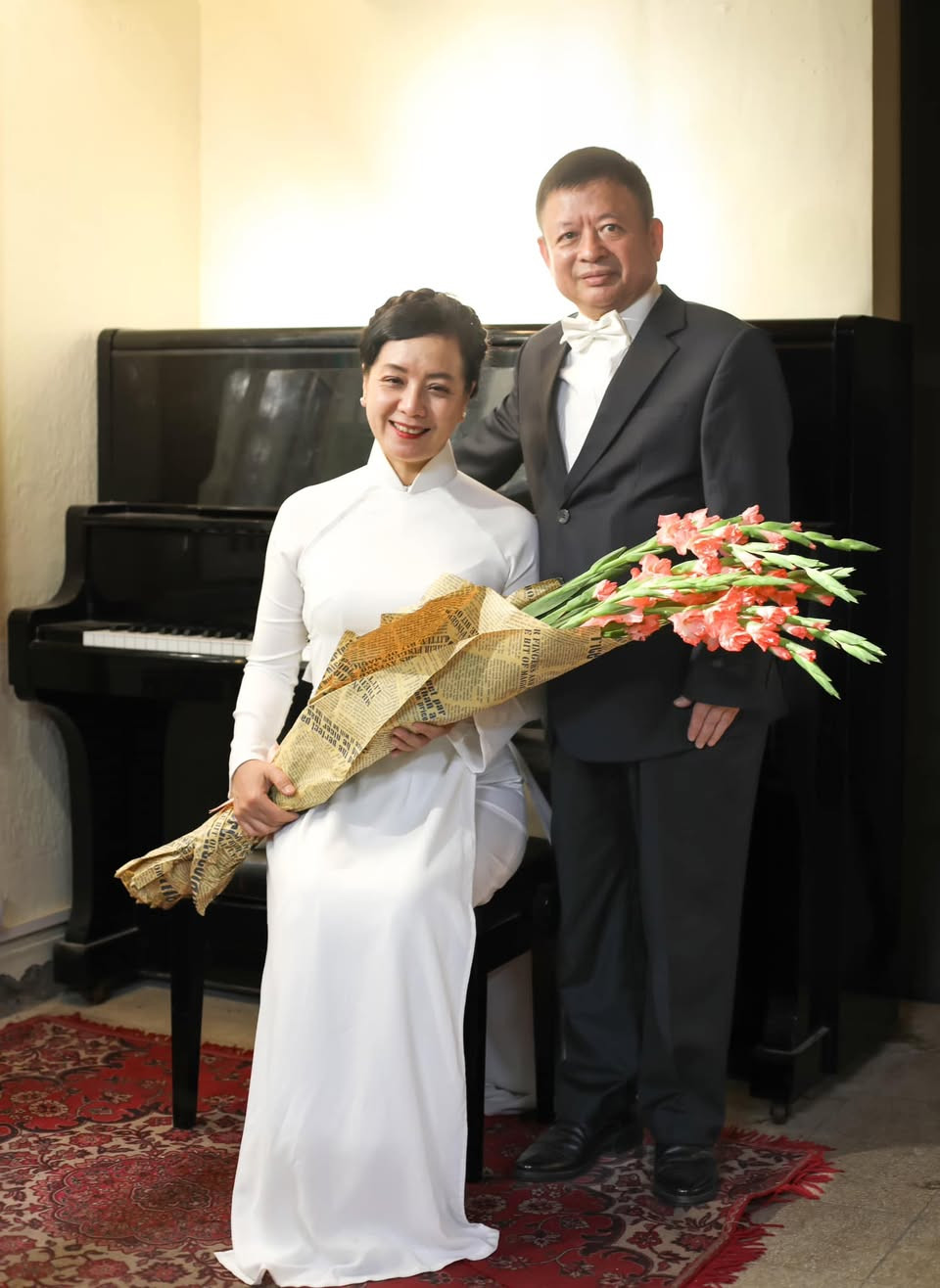 NSƯT Chiều Xuân khoe hôn nhân 38 năm hạnh phúc bên nhạc sĩ Đỗ Hồng Quân.