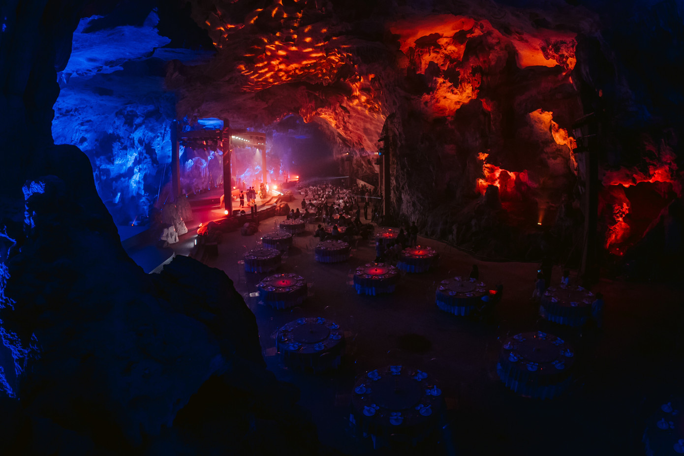 Đơn vị xây dựng và phát triển sản phẩm tour hang động tiếp tục lắng nghe những chia sẻ, góp ý của các chuyên gia, đại diện các bộ, ban, ngành có liên quan trước khi mở cửa đón khách chính thức.