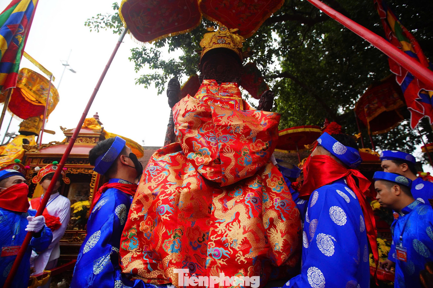 Trong cuộc kháng chiến chống quân Nguyên Mông vào thời Trần Nhân Tông, Ngài đã dâng biểu xin vua cha cho phép xuất quân, lập đội "Thiên tử quân", tiến đánh và giành chiến thắng vang dội. Sau khi mất vào năm 1300, vua Trần cho xây đền thờ Ngài tại nơi mất và sắc phong Hiển Minh Đức.