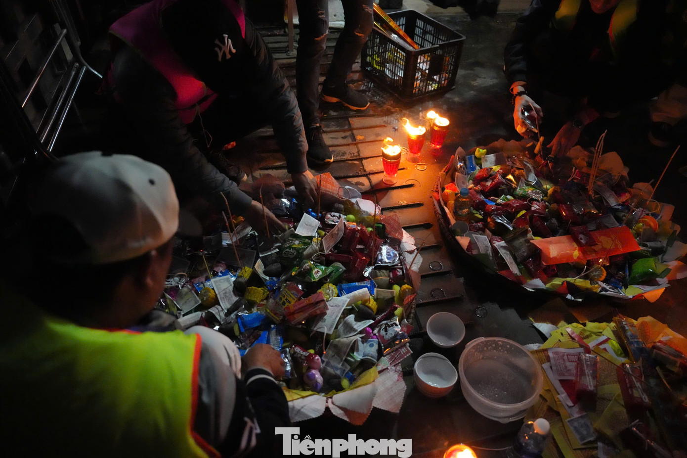 Theo dân làng, việc phóng noãn mang ý nghĩa cầu sinh sôi nảy nở.