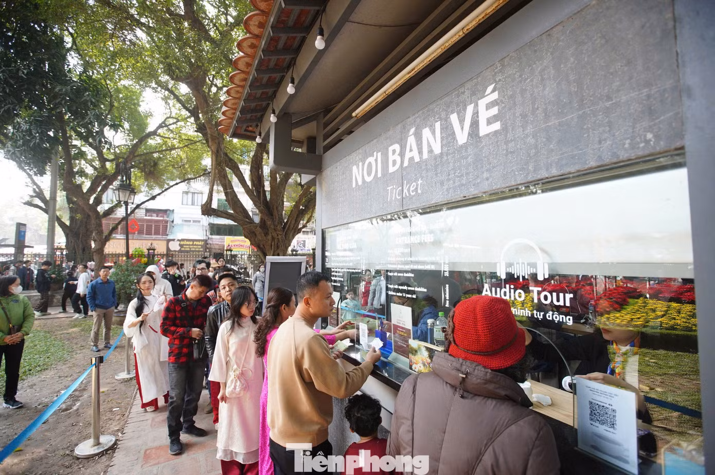 Văn Miếu - Quốc Tử Giám đón hàng chục nghìn lượt khách trong kỳ nghỉ Tết Nguyên đán 2025. Ảnh: Duy Phạm.