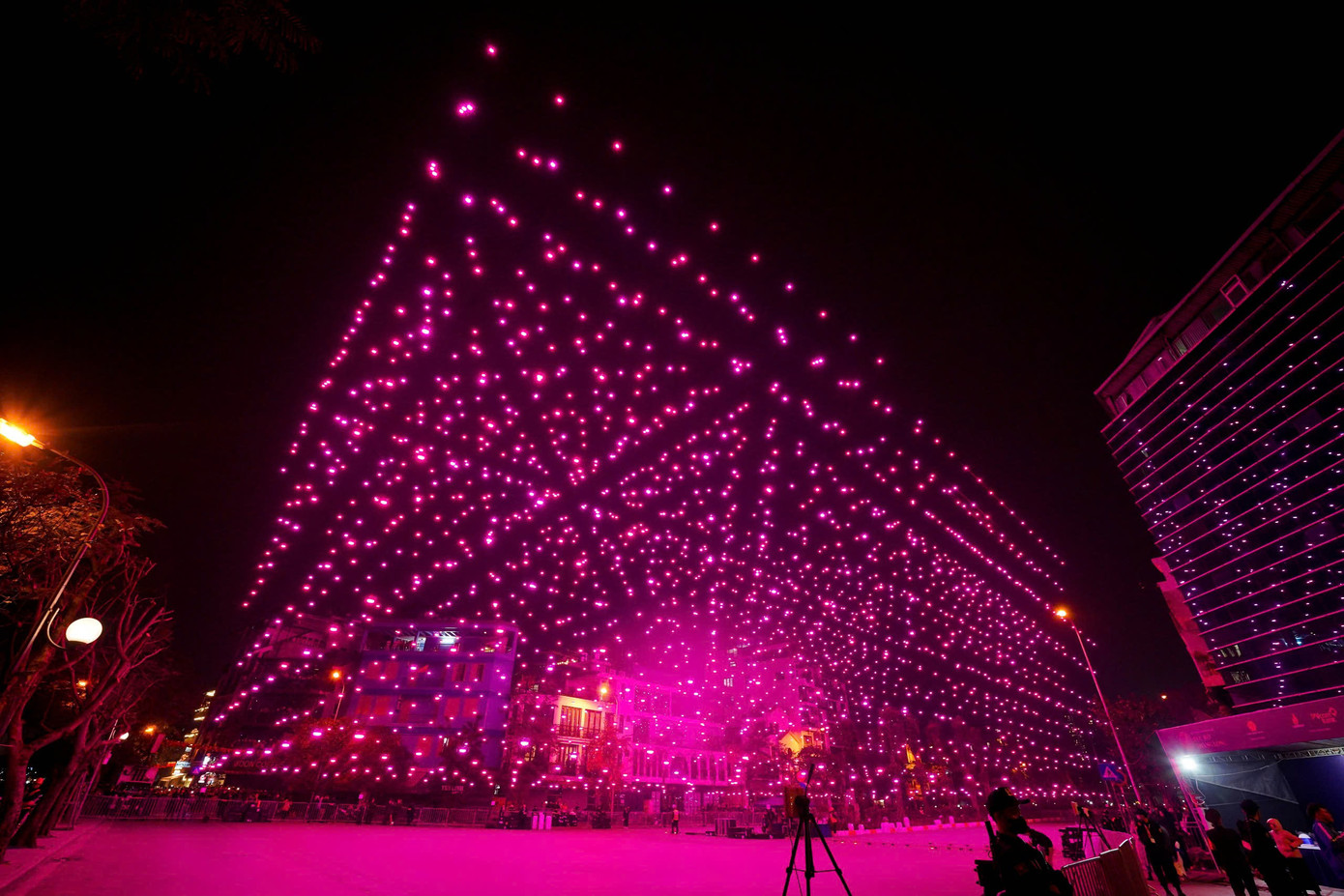 Lễ hội ánh sáng quốc tế Hà Nội Rực rỡ Thăng Long diễn ra vào đêm Giao thừa (ngày 28/1 Dương lịch).