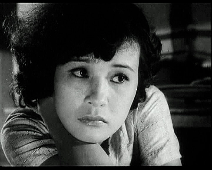 Tạo hình của NSND Hoàng Cúc trong vai Thủy của Tướng về hưu. Tạo hình của NSND Hoàng Cúc trong vai Thủy của Tướng về hưu.