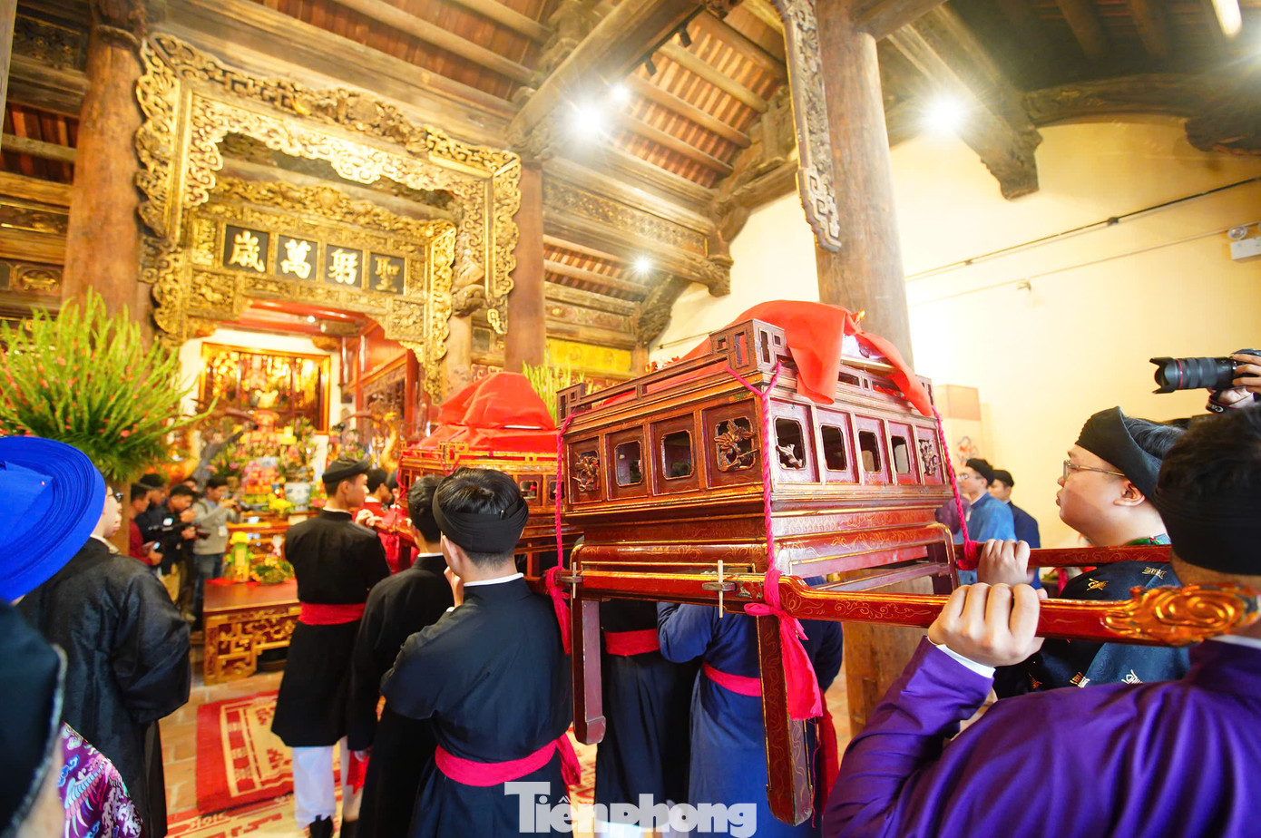 Chương trình Tết Việt - Tết phố là sự kiện văn hóa thường niên do UBND quận Hoàn Kiếm phối hợp với CLB Đình làng Việt tổ chức vào mỗi dịp Tết đến, xuân về.