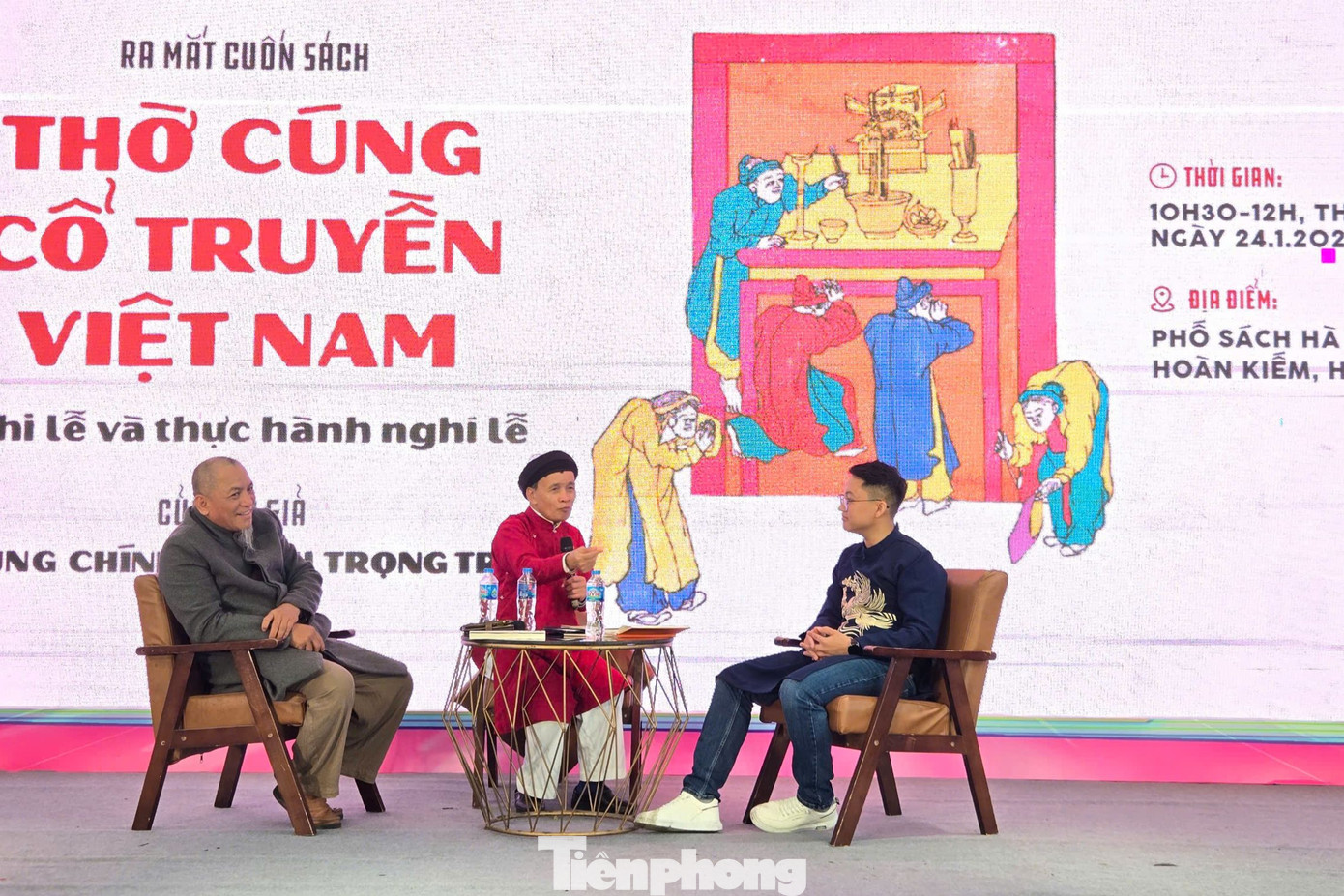 Buổi ra mắt sách Thờ cúng cổ truyền Việt Nam – nghi lễ và thực hành nghi lễ được tổ chức ở Phố sách Hà Nội (Hoàn Kiếm, Hà Nội). Buổi ra mắt sách Thờ cúng cổ truyền Việt Nam – nghi lễ và thực hành nghi lễ được tổ chức ở Phố sách Hà Nội (Hoàn Kiếm, Hà Nội).