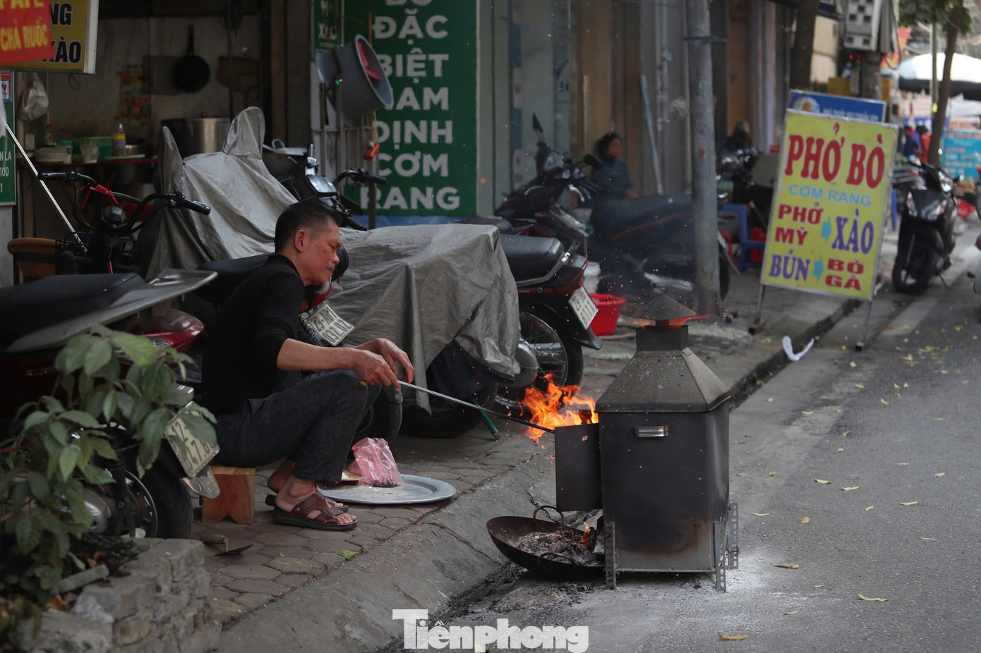 Nhiều gia đình đã hoàn thành lễ cúng ông Công ông Táo trong ngày 21/1.