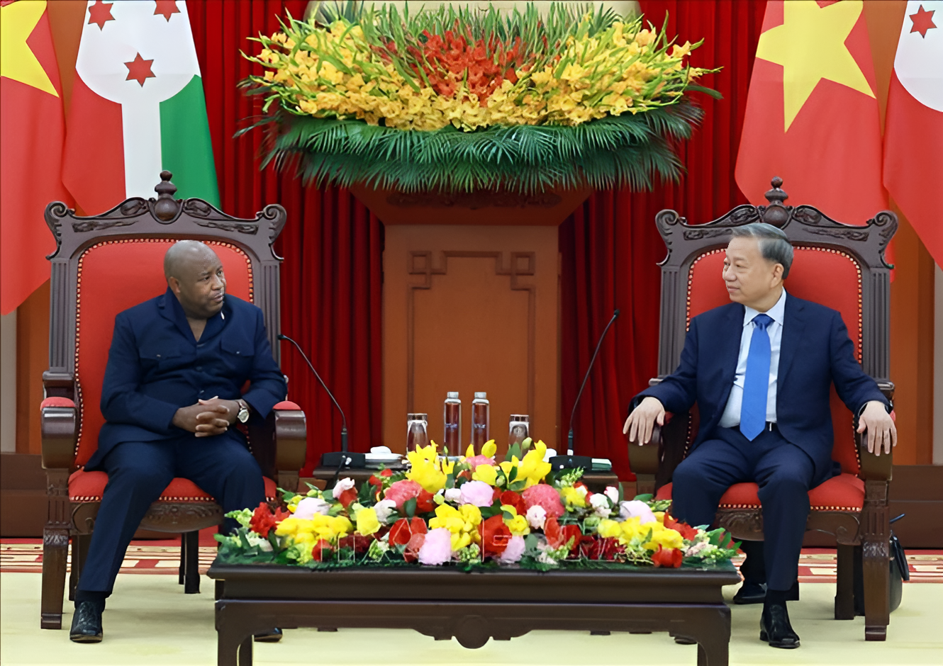 Tổng Bí thư Tô Lâm tiếp Tổng thống nước Cộng hòa Burundi Évariste Ndayishimiye, ngày 4/4/2025. Ảnh: Thống Nhất/TTXVN Tổng Bí thư Tô Lâm tiếp Tổng thống nước Cộng hòa Burundi Évariste Ndayishimiye, ngày 4/4/2025. Ảnh: Thống Nhất/TTXVN