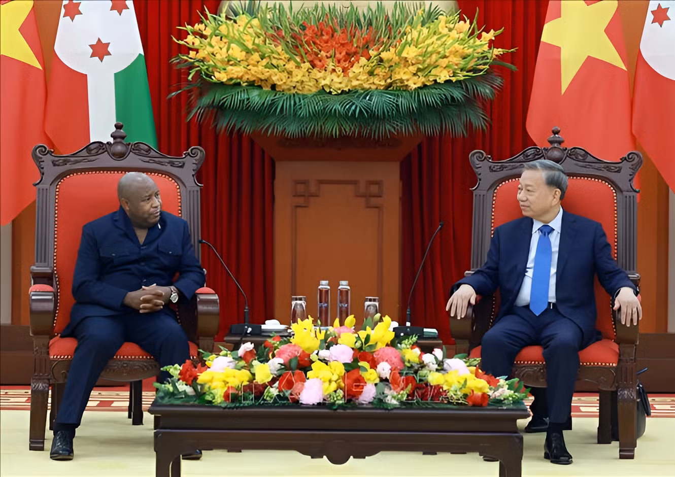 Tổng Bí thư Tô Lâm tiếp Tổng thống nước Cộng hòa Burundi Évariste Ndayishimiye, ngày 4/4/2025. Ảnh: Thống Nhất/TTXVN Tổng Bí thư Tô Lâm tiếp Tổng thống nước Cộng hòa Burundi Évariste Ndayishimiye, ngày 4/4/2025. Ảnh: Thống Nhất/TTXVN