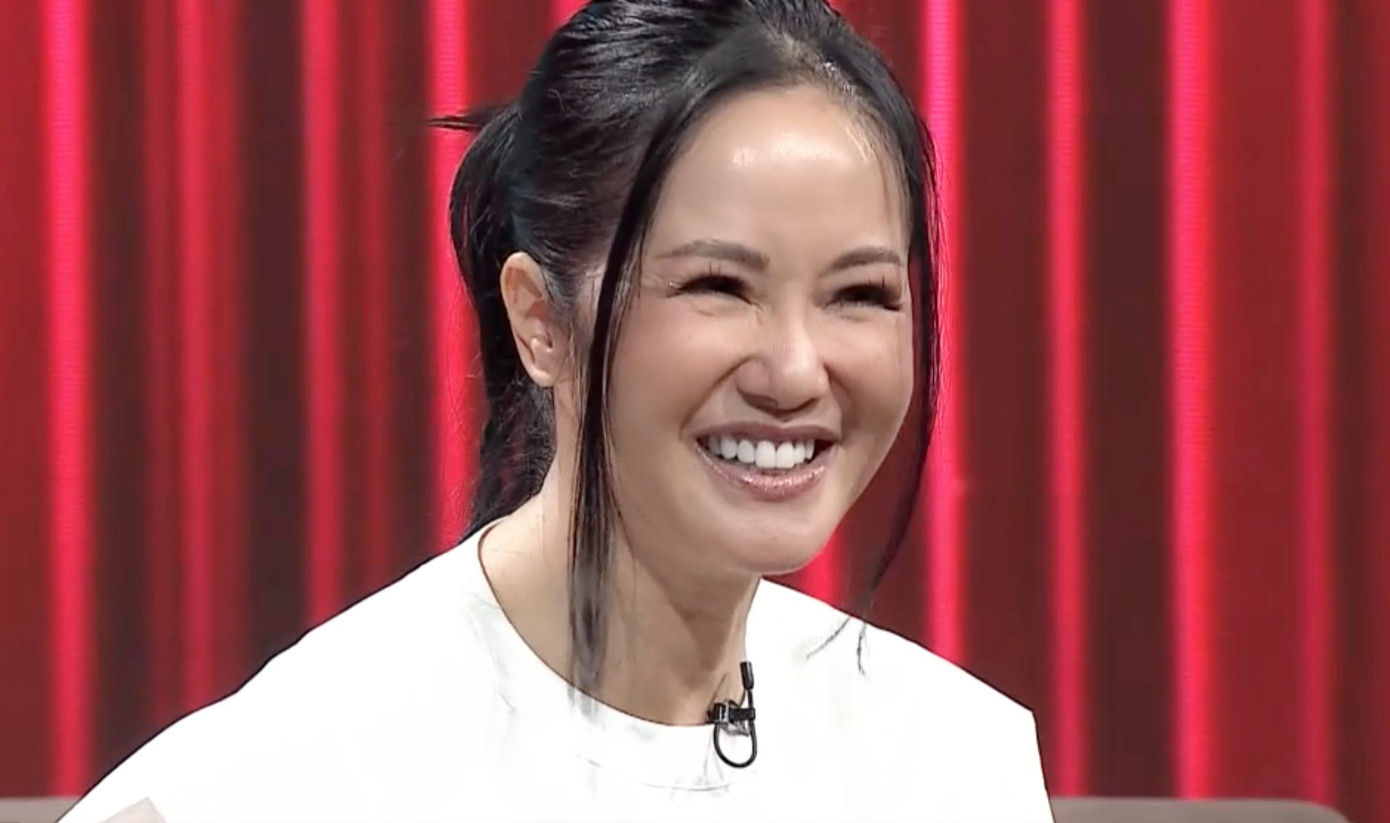 Hồng Nhung trải lòng về hành trình chiến đấu với căn bệnh ung thư. Hồng Nhung trải lòng về hành trình chiến đấu với căn bệnh ung thư.