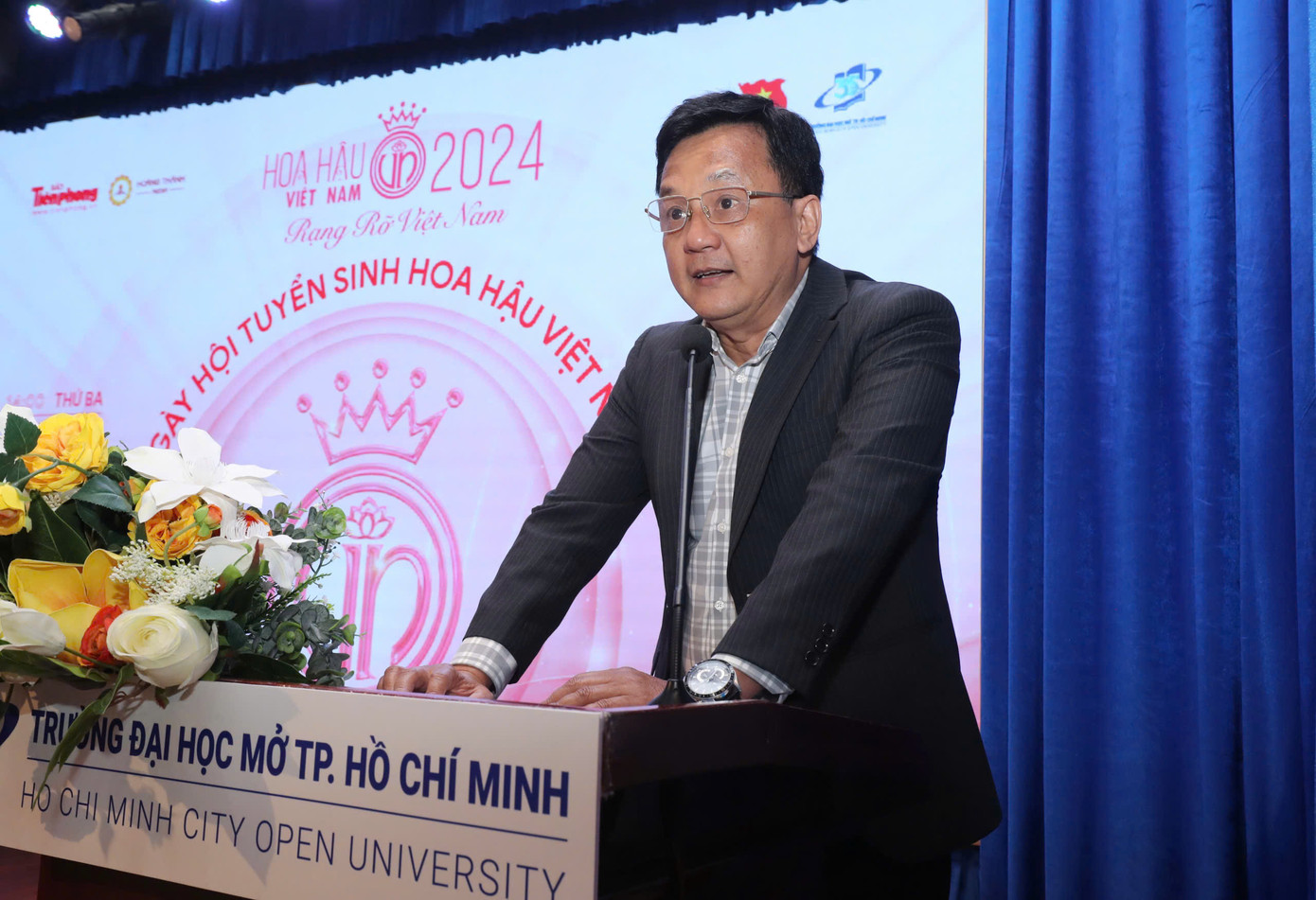 TS, Giảng viên cao cấp Lê Xuân Trường - Phó Hiệu trưởng trường ĐH Mở TPHCM - cho rằng vẻ đẹp thực sự không chỉ đến từ ngoại hình, mà còn là sự kết hợp hài hoà giữa trí tuệ, bản lĩnh, lòng nhân ái và tinh thần cống hiến.